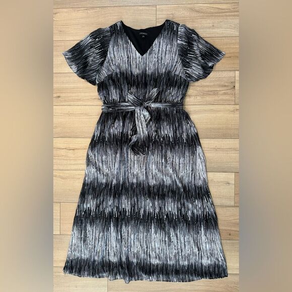 Lane Bryant Dresses & Skirts - Lane Bryant flutter sleeve maxi dress black white women’s 18 fall long
